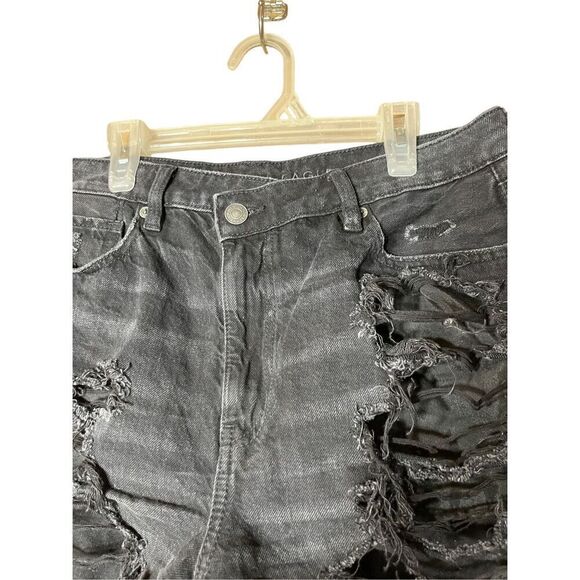 American Eagle Distressed Mom Shorts Size 10 - Picture 4 of 9